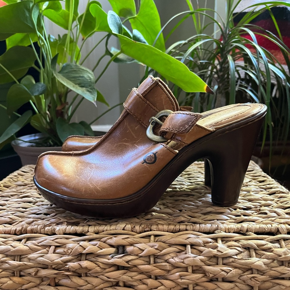 Born Leather Clogs - Caramel Tan